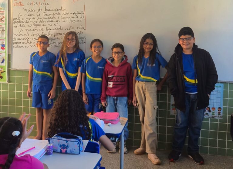 Mais de 60 alunos recebem óculos gratuitos na Escola Ednalda Guedes de Souza pelo Projeto Além do Olhar